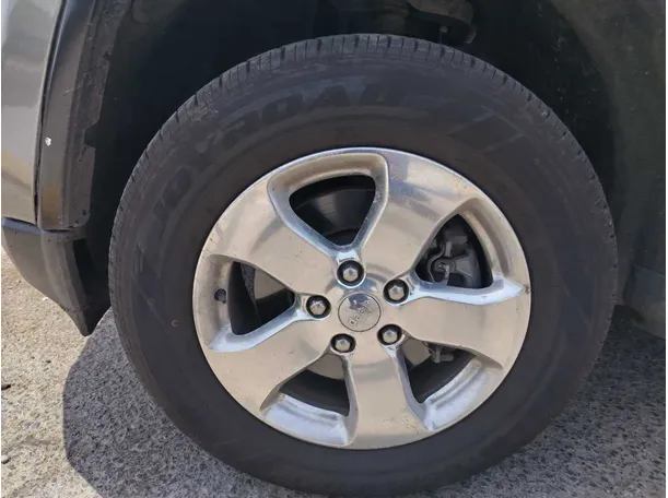Car image 10