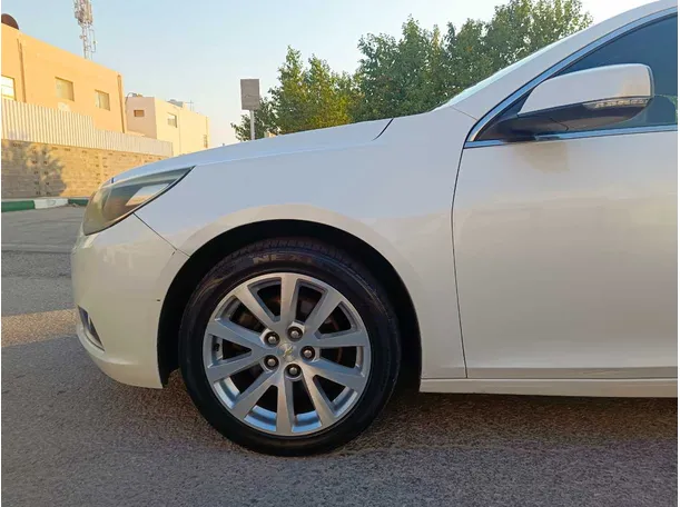 Car image 9