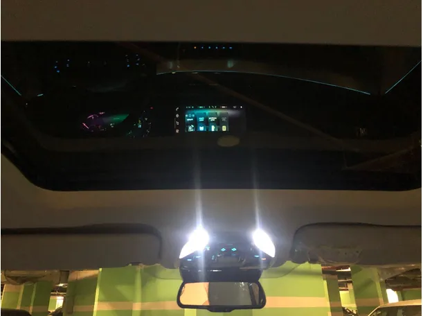 Car image 12