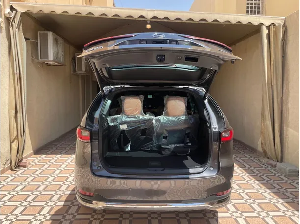 Car image 23