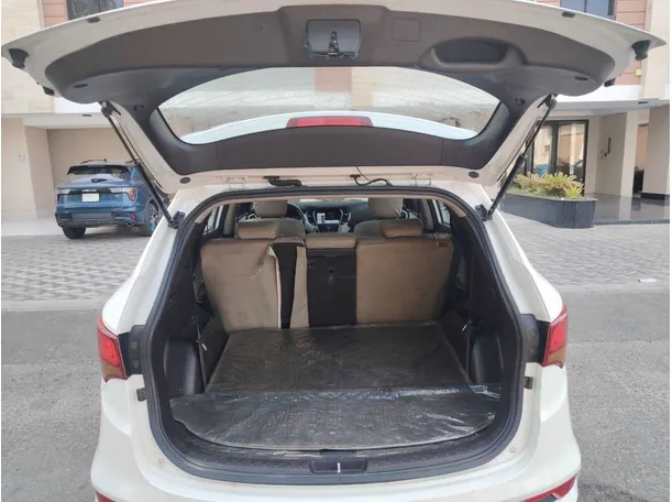 Car image 25