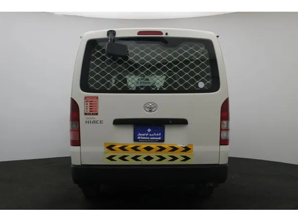 Car image 12