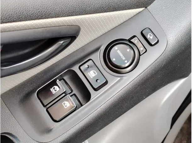 Car image 30
