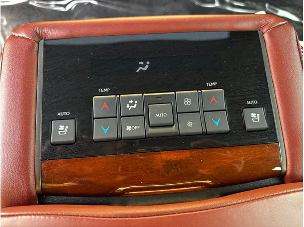 Car image 30