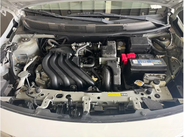 Car image 18
