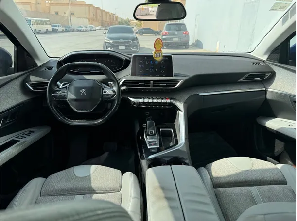 Car image 17