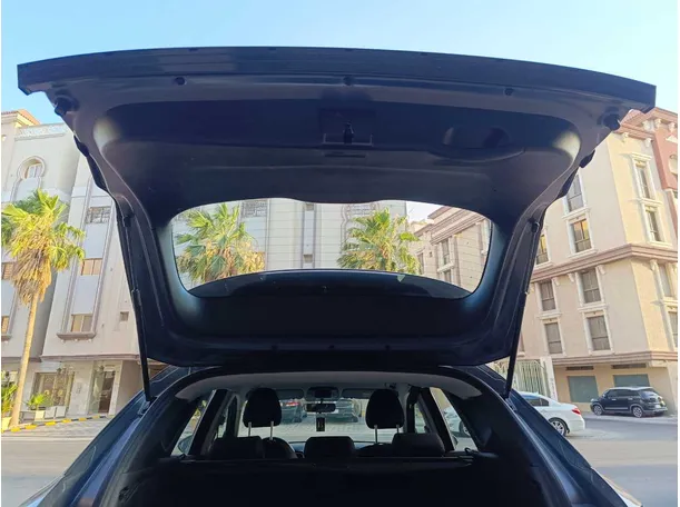 Car image 28