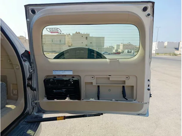 Car image 28