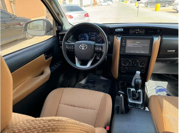 Car image 16