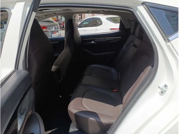 Car image 13