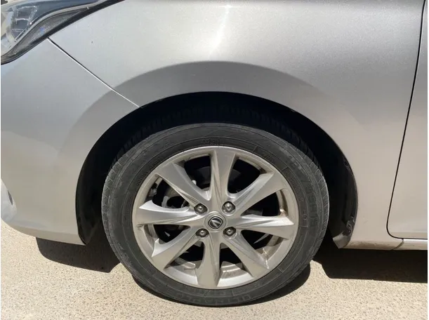 Car image 10