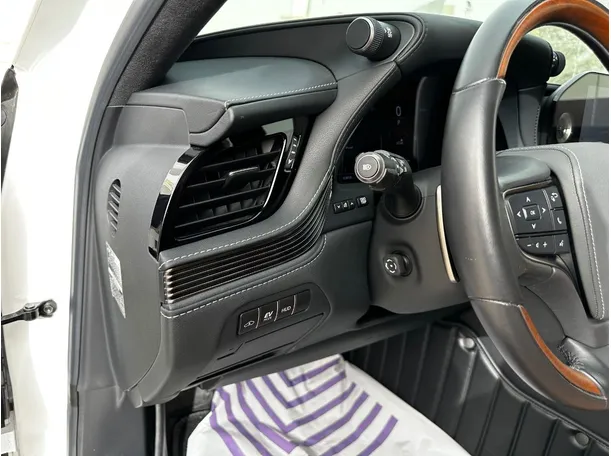 Car image 30