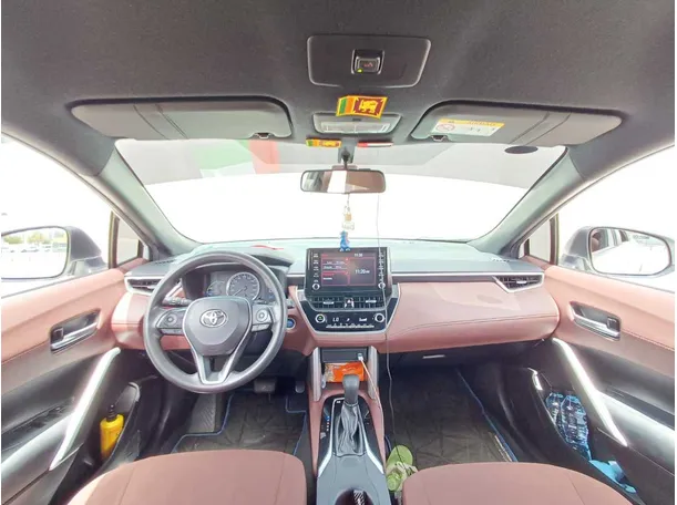 Car image 14