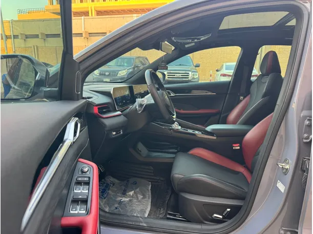 Car image 12