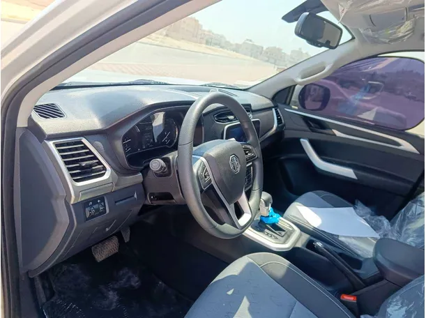 Car image 13