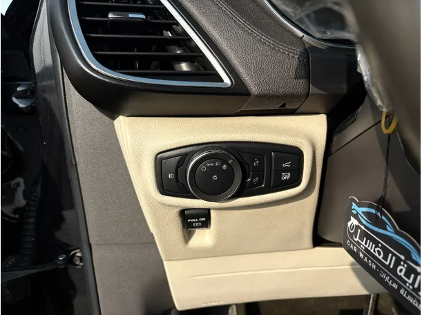 Car image 25