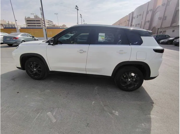 Car image 8