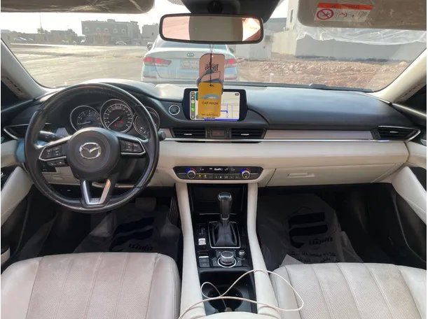 Car image 17