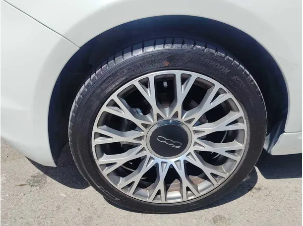Car image 10