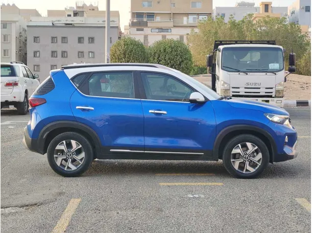Car image 4