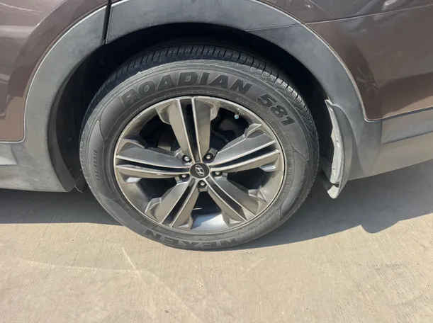 Car image 9