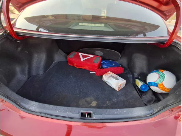 Car image 19