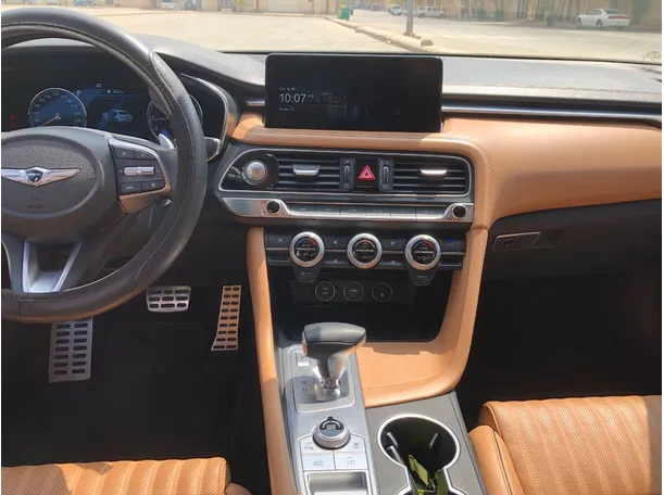 Car image 18