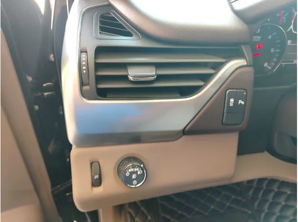 Car image 34