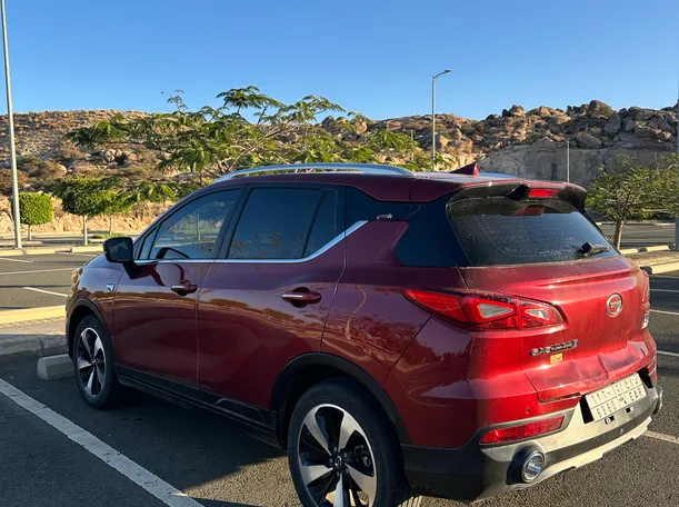 Car image 4