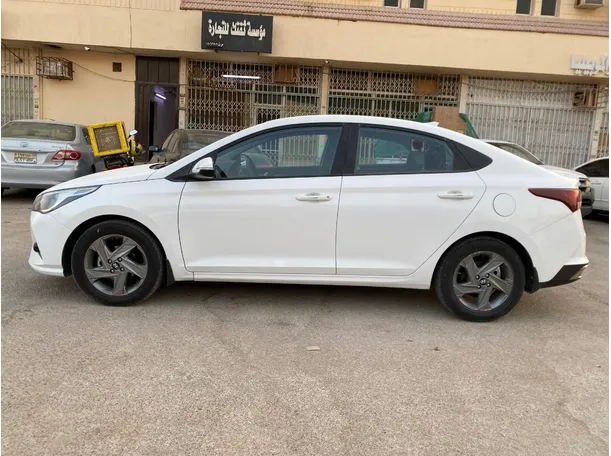 Car image 8