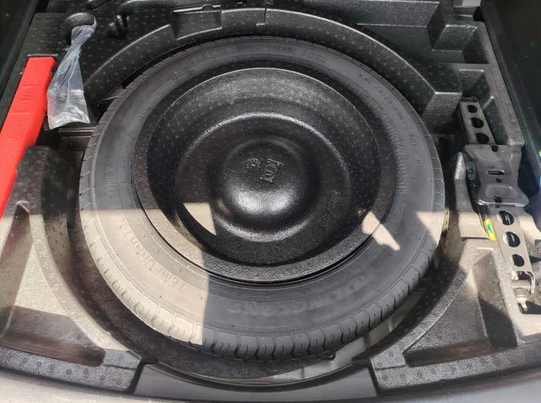 Car image 30