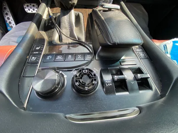 Car image 16