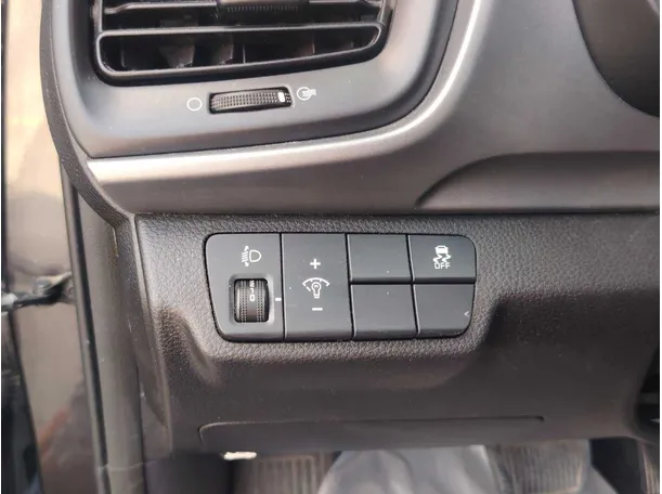 Car image 28