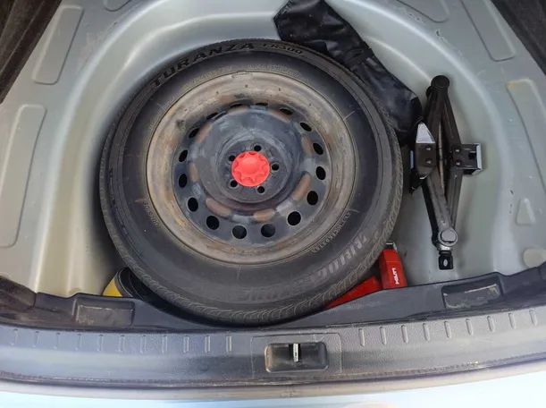 Car image 27