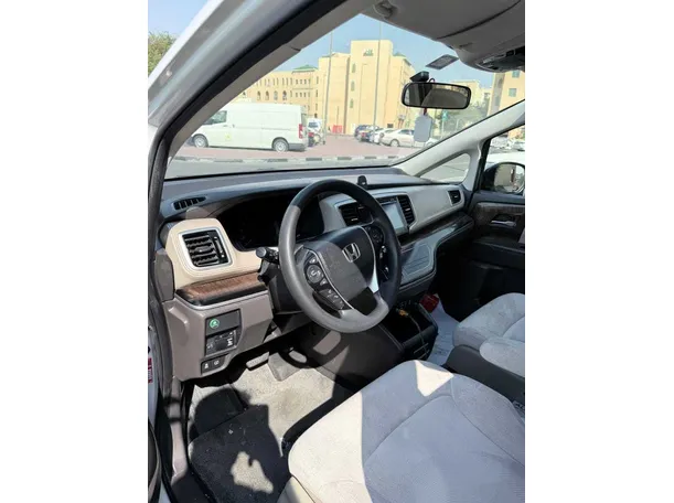 Car image 6