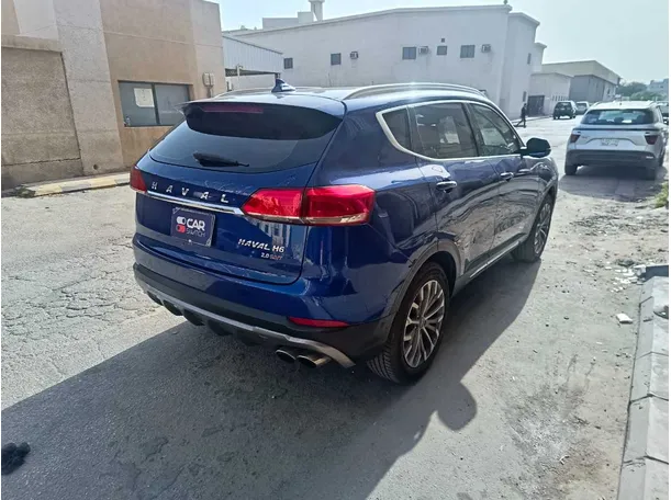 Car image 5