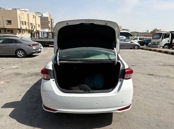 Car image 20