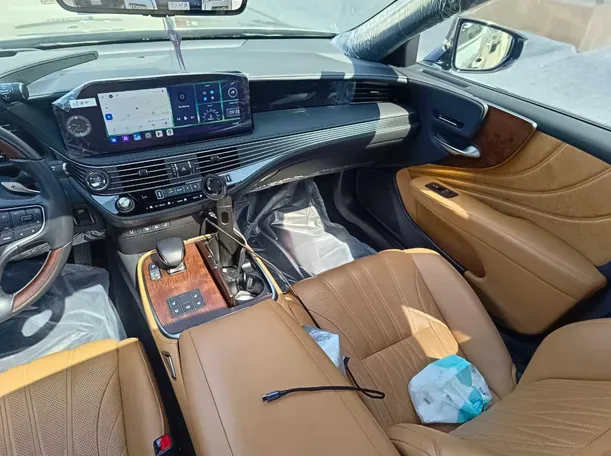 Car image 24