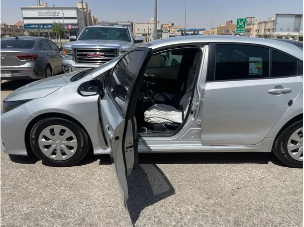 Car image 12