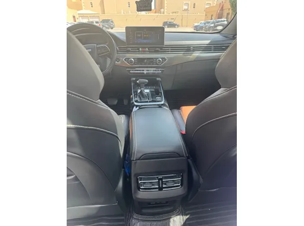 Car image 16