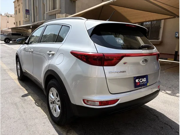Car image 7