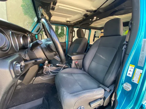 Car image 11