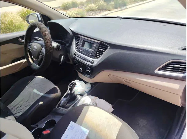 Car image 14