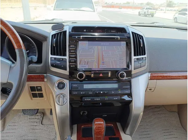 Car image 18
