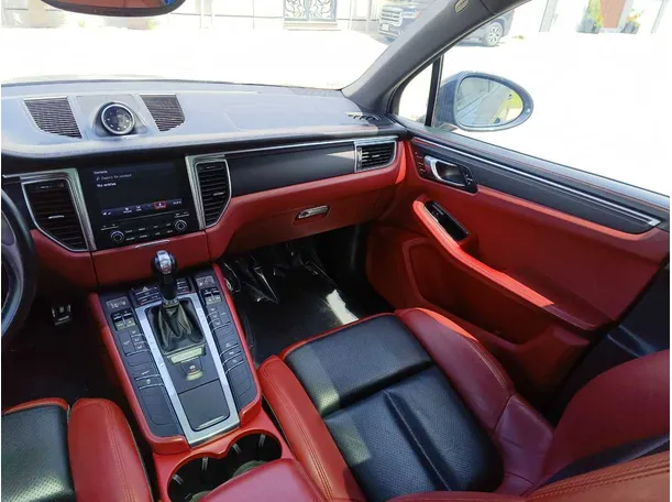 Car image 35