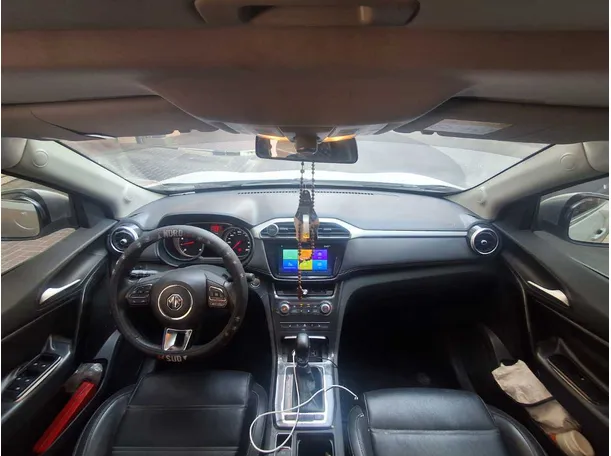 Car image 14