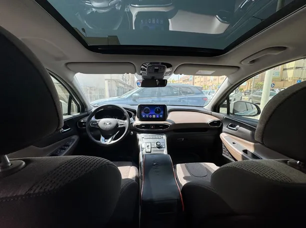 Car image 15