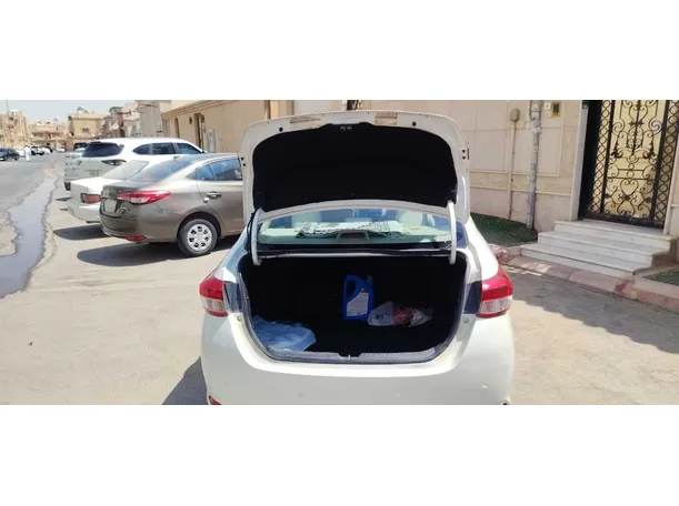 Car image 21