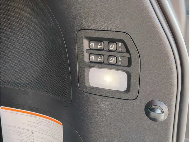 Car image 40