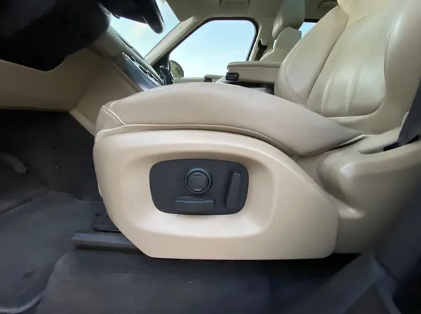 Car image 27